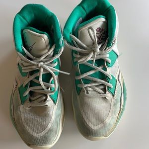 Nike Kyrie Infinity Keep Sue Fresh 8.5